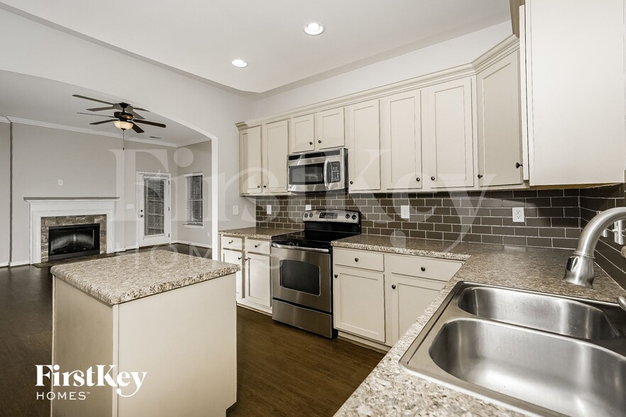 Building Photo - 3104 Rosewalk Dr