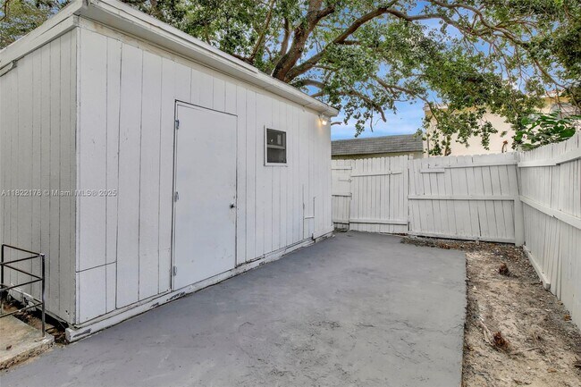 Building Photo - 3916 NW 207 St Rd