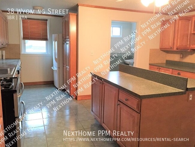 Building Photo - 38 Wyoming St