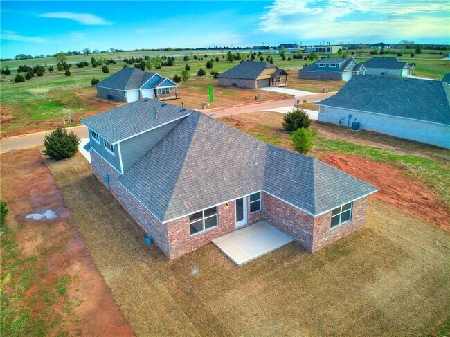 Building Photo - 1270 Lakeview Dr