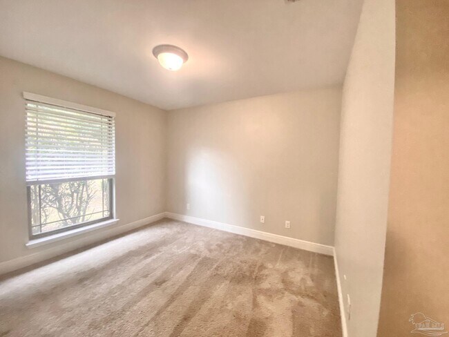 Building Photo - 8431 Ferlon Ave