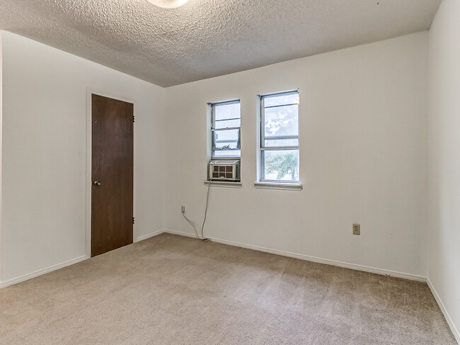 Building Photo - 818 Greenvale Rd