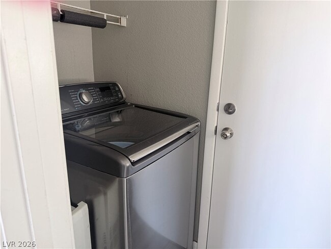 Building Photo - 977 Plantain Lily Ave