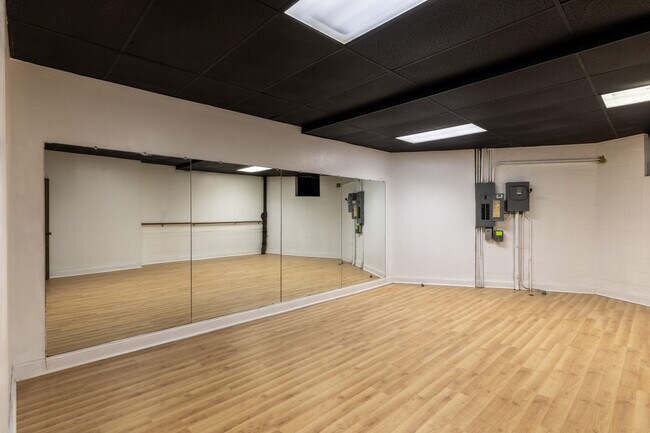 Building Photo - 1240 E Donges Ct