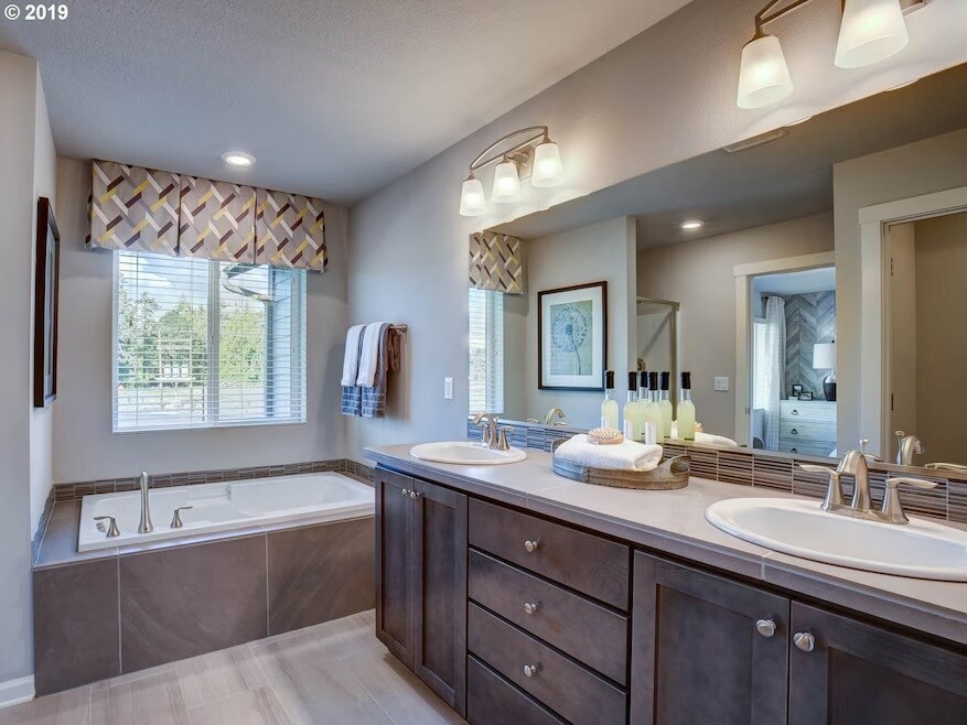 Master Bathroom - 4124 SW Mawrcrest Ave