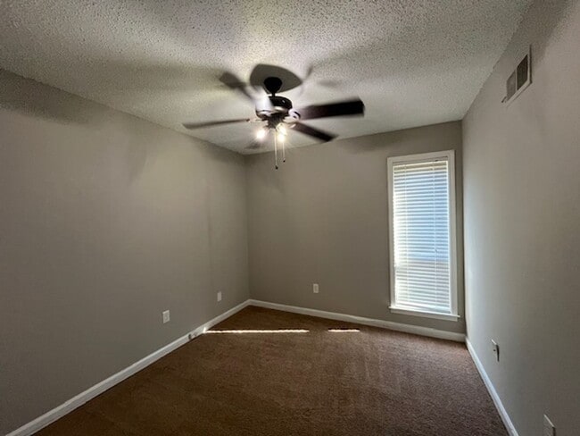 Building Photo - Renovated 3 Bedroom 2 Bath Home with 2 Car...