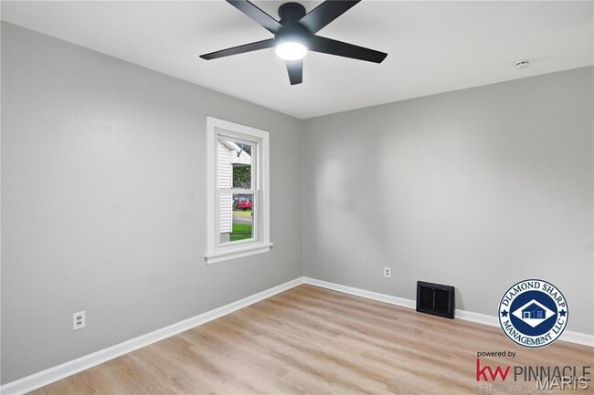 Building Photo - 128 Mounds Ave
