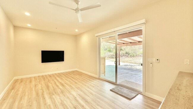Building Photo - Stunning Fully Detached Casita on Private ...