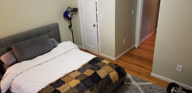 Building Photo - 614 1/2 Rutland St