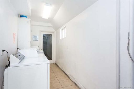 Building Photo - San Diego City Heights Upstairs Condo Two Weeks FREE in Beautiful Gated Complex- Available Now