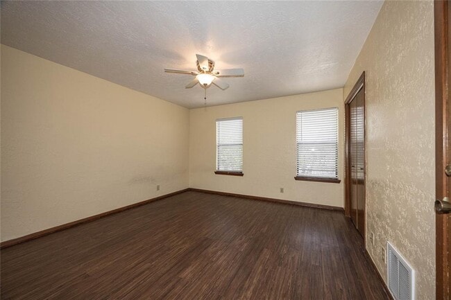 Building Photo - 15 Cypress Fairway Village