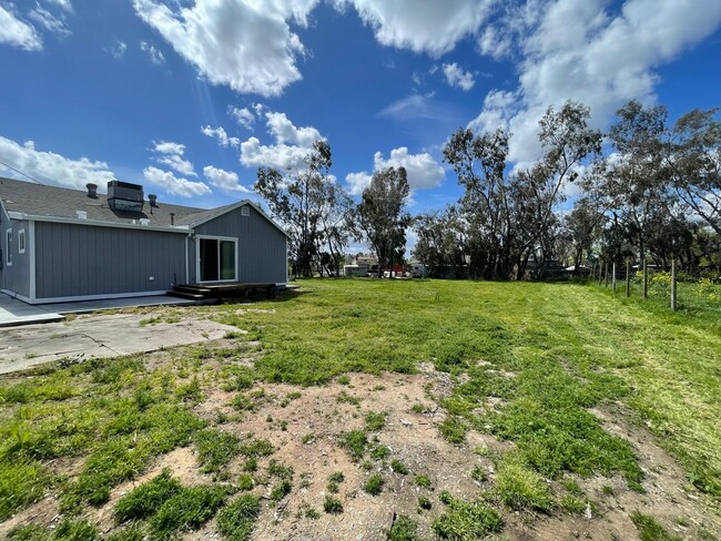 Building Photo - REMODELED 3BD/2BA WITH 1 CAR GARAGE