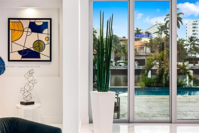 Building Photo - 300 Royal Plaza Dr