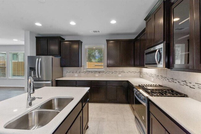 Building Photo - 9004 Gage Dr