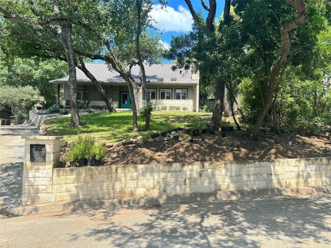 Building Photo - 806 Rock Creek Dr