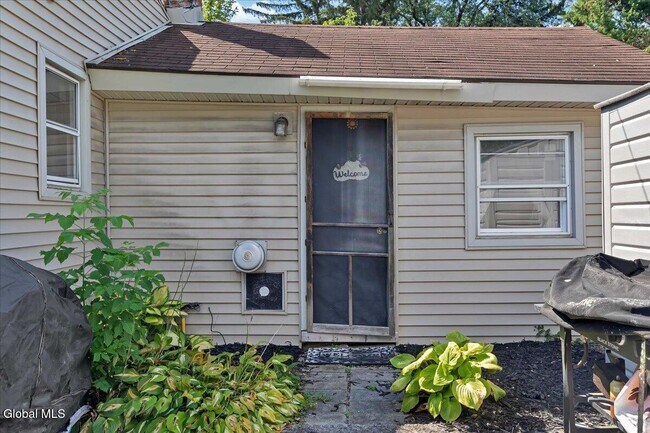 Building Photo - 68 Marvin St