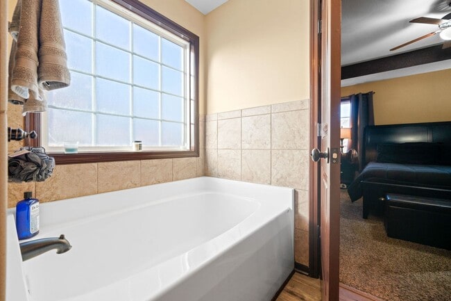 Building Photo - JUST REDUCED!!!  Nice Home in Peach Tree Subdivision Waiting for you to Call home TODAY