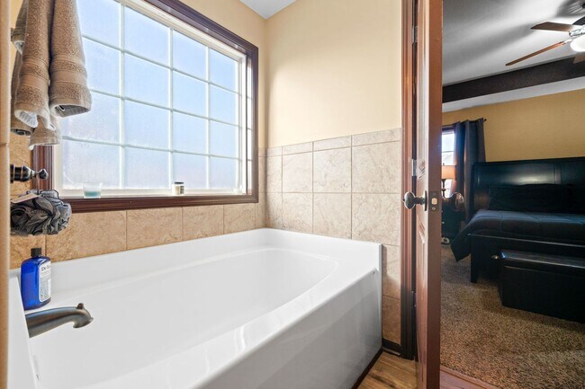 Building Photo - Nice Home in Peach Tree Subdivision Waiting for you to Call home TODAY