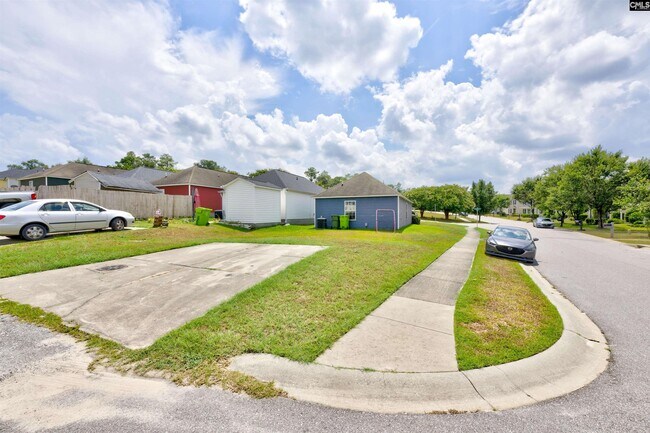 Building Photo - 628 Candytuft Ln