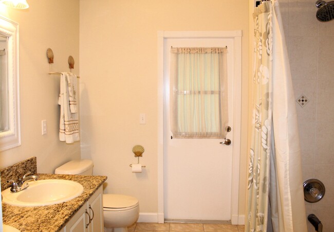 Building Photo - 5300 Seagrape Dr