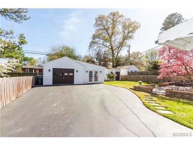 Building Photo - 3 BR / 2 BA Sunny renovated Cape Cod within walking distance to Bryan Park