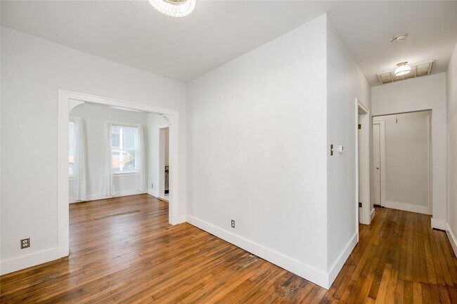 Building Photo - 1623 Palma Plaza