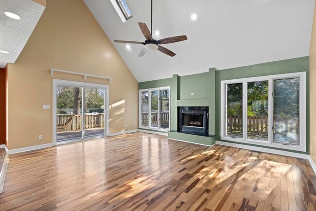 Building Photo - New Bern! Water Front Community!