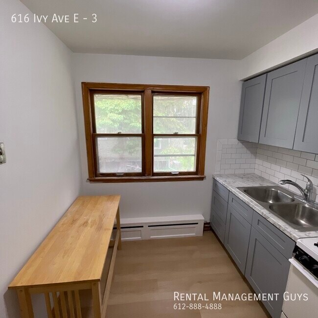 Building Photo - 616 Ivy Ave E