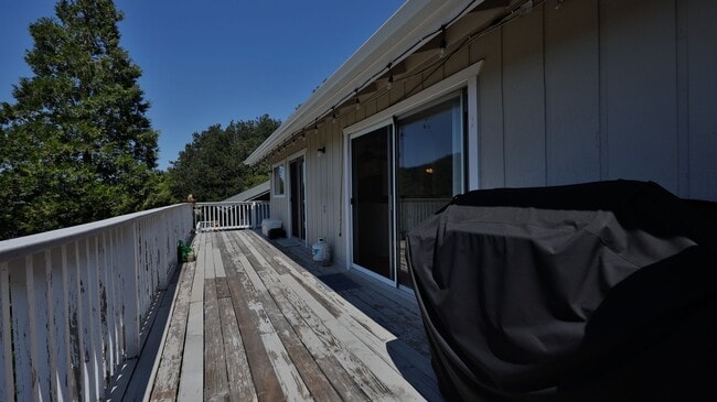 Building Photo - 4 Bedroom 2 Bath Level Entry Home
