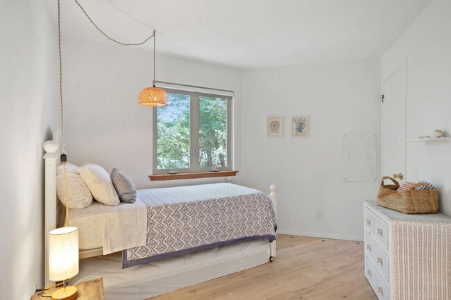 Building Photo - 155 Sound Ave