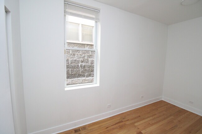 Building Photo - 1544 N Bosworth Ave