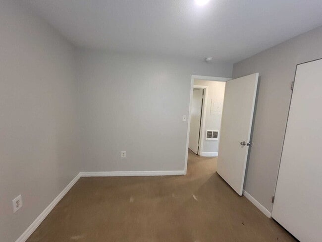 Building Photo - 402 Peters St