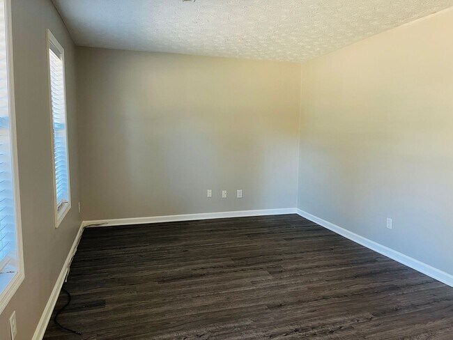 Building Photo - 120 Pine Terrace