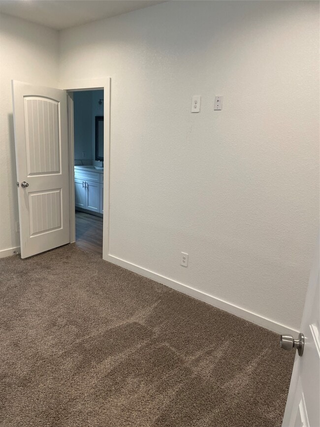 Building Photo - 5314 Longmeadow St