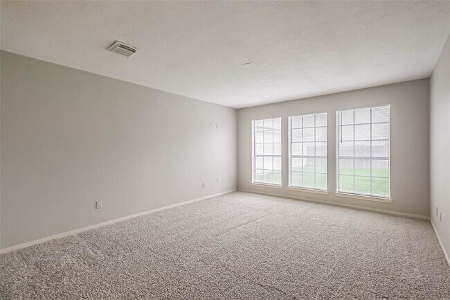 Building Photo - 10218 Hedge Way Dr