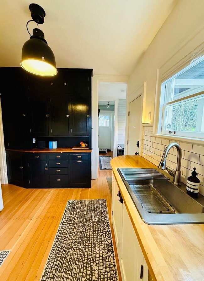 Building Photo - Beacon Hill Home