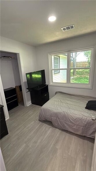 Building Photo - 980 Hilltop Ct