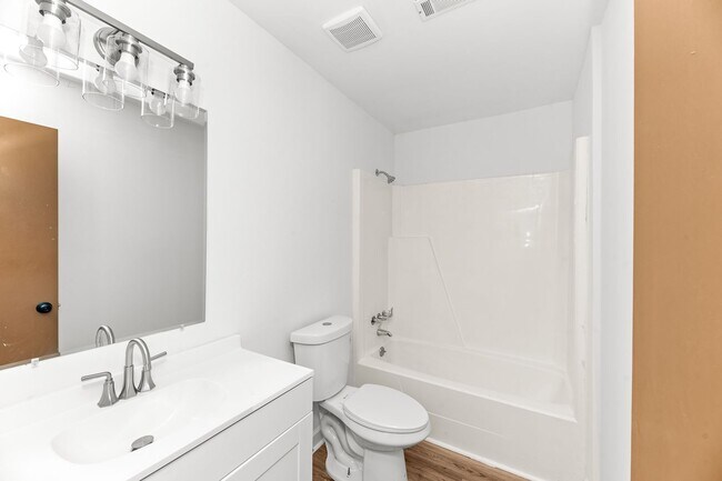 Building Photo - Beautifully Renovated Brick Home in a Quiet, Established Neighborhood