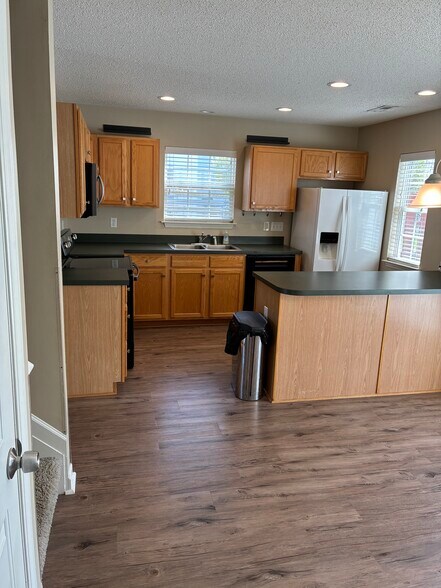 Building Photo - 1 Meadow Crossing Ct