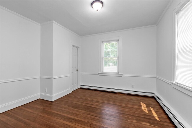 Building Photo - 23 S Bayles Ave