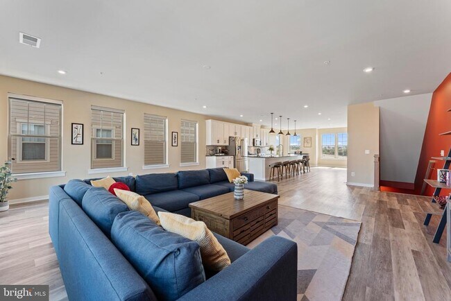 Building Photo - 304 Petite Sirah Terrace SE