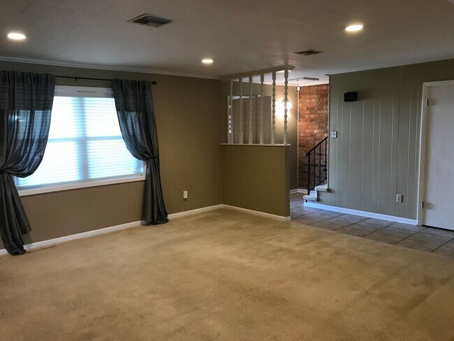Building Photo - 212 Bell Downs Dr