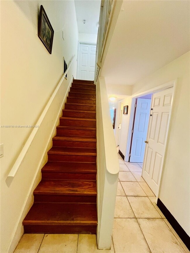 Building Photo - 202 W Canal Dr