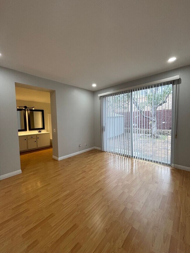 Building Photo - Beautiful Rancho Cucamonga 3 Bedroom/ 2 Bath Home