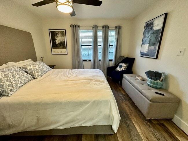 Building Photo - 1710 NE 5th Ct