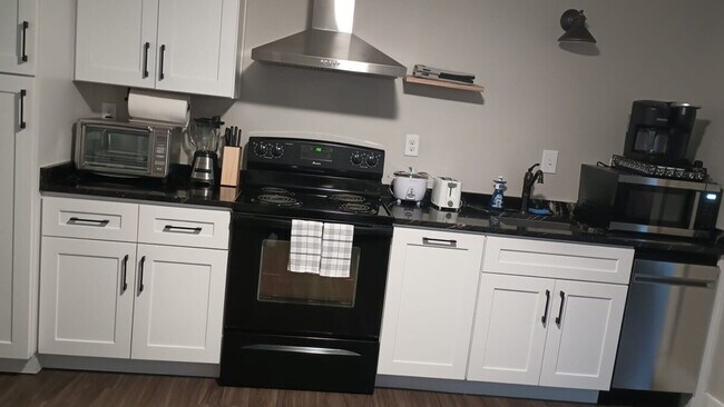 Building Photo - 214 McGarity St