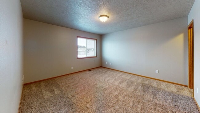 Building Photo - 1632 35th Ave SE