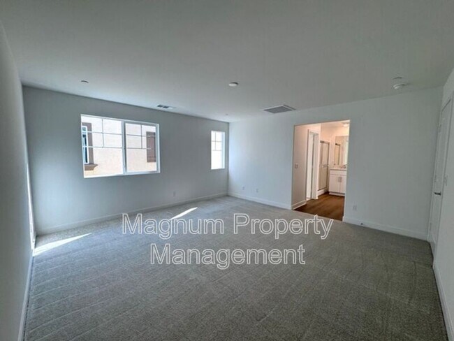 Building Photo - 30769 Vly Hts Dr