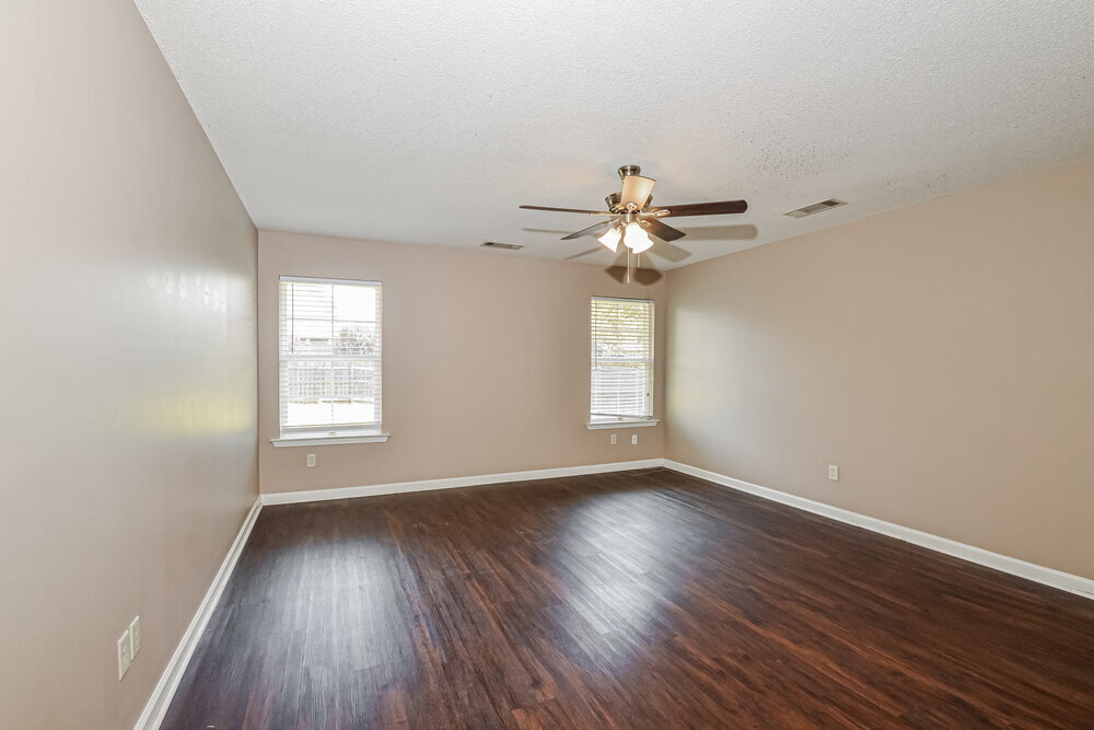 Building Photo - 4064 Sidlehill Dr