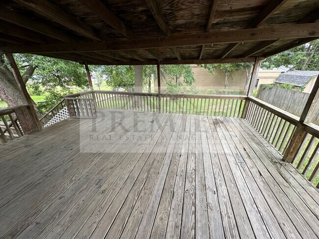 Building Photo - 730 N Aztec Dr